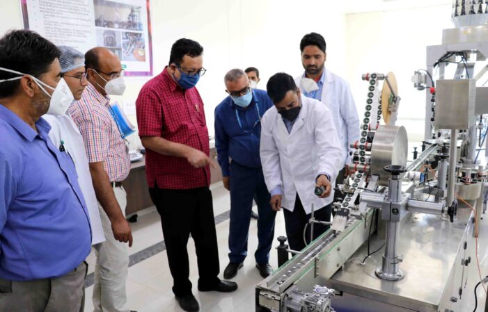 Navin visits India International Kashmir Saffron Trade Centre at Dussu