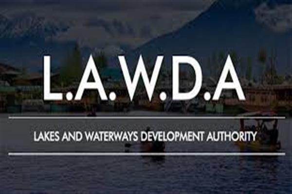 LAWDA seals structure in Rainawari, demolishes 6 structures around Dal & Nigeen Lake
