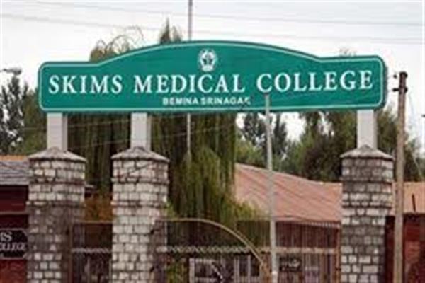 26 infected SKIMS staff members undergoing treatment, situation inside hospital grim, junior doctors, paramedics scared
