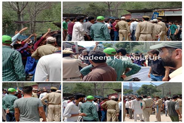 Dhani Uri residents stage protest against ‘blasphemous’ remarks