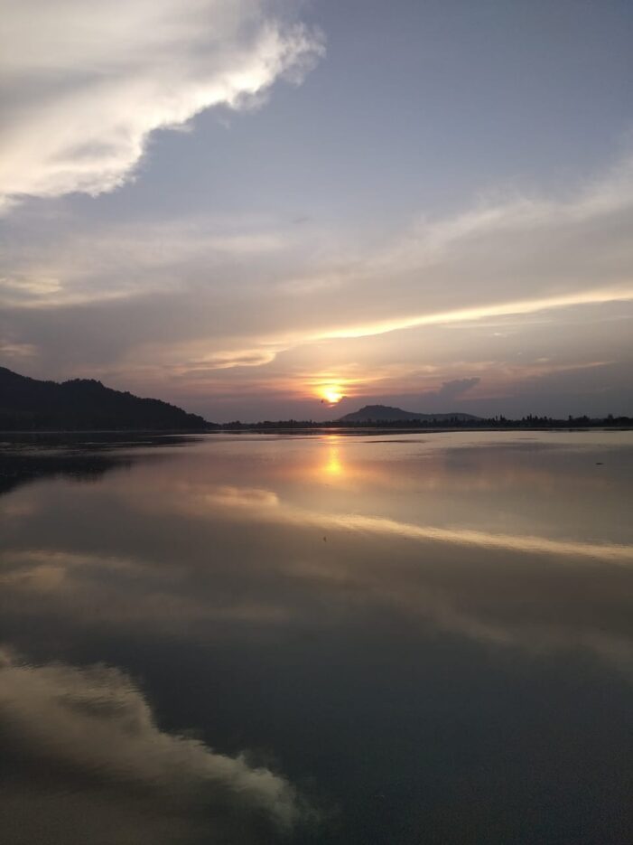 Banks of Dal Lake, food joints can emerge as Covid separators