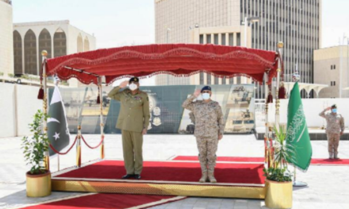 Bajwa meets military leaders in Saudi Arabia