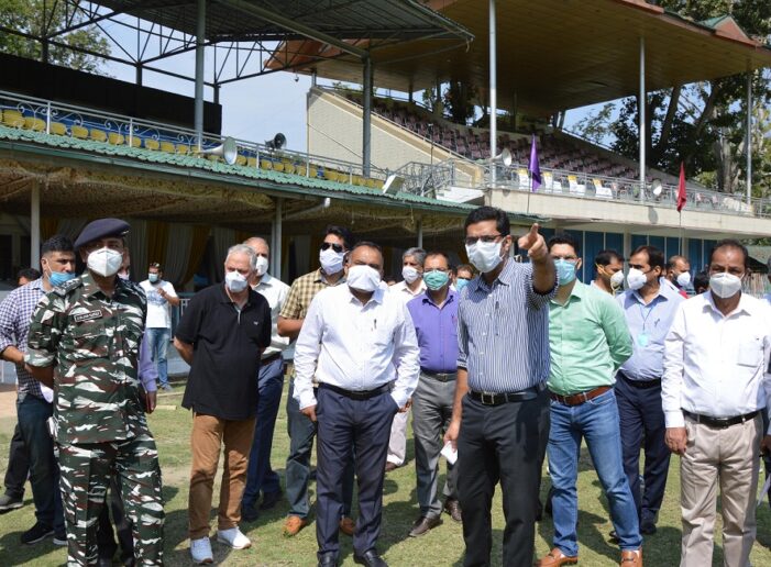 Div Com takes stock of I-Day arrangements at S K Stadium