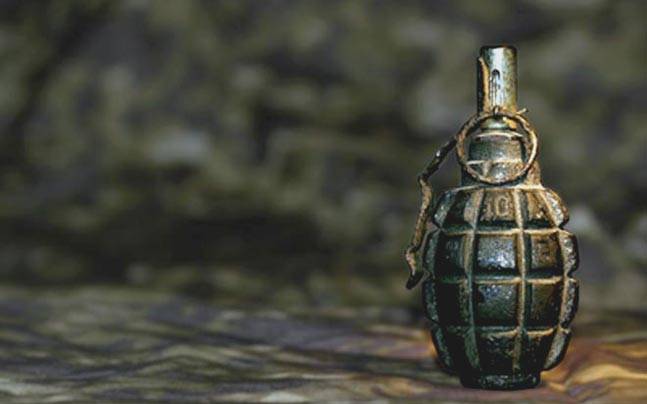 Grenade lobbed on security forces in Shopian, No casualty