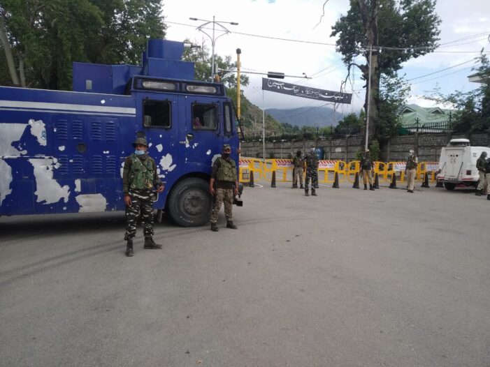 Srinagar under severe restrictions