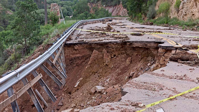 Landslides Block Roads, Flash Flood Alert In J&K Landslides Block Roads, Flash Flood Alert In J&K