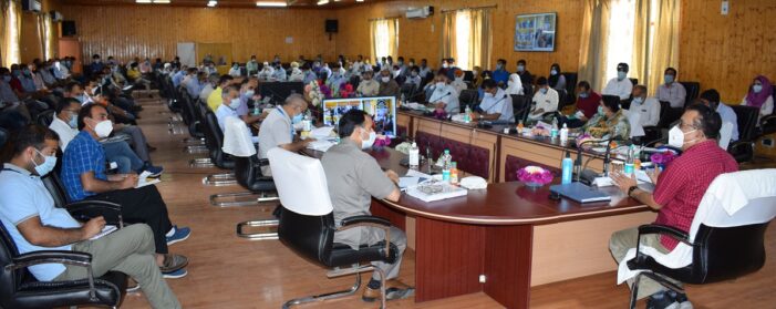 Navin Choudhary visits B’la; reviews functioning of Agriculture, allied sectors