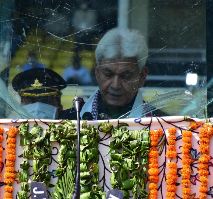 Lt Governor hoists Tricolour at Srinagar