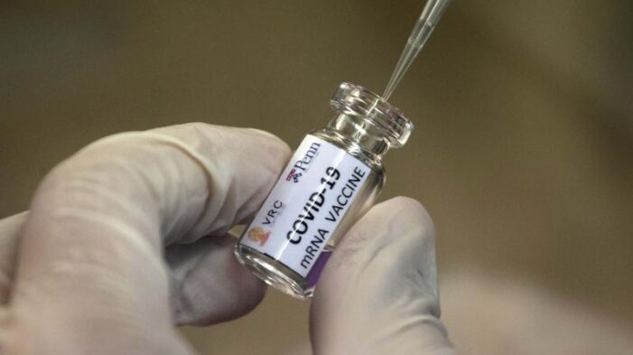 US signs $1.5 billion COVID-19 vaccine deal with Moderna for 100 million doses