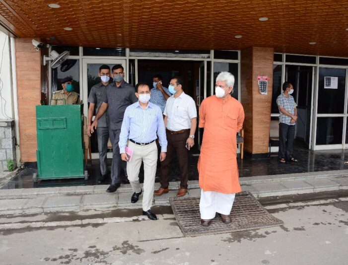 Lt Governor Sinha pays surprise visit to Civil Secretariat; takes stock of the working in the offices of various departments