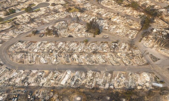 500,000 people told to flee as wildfires kill 24 in US