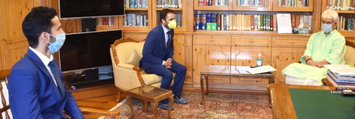 Lt Governor meets Civil Services qualifiers