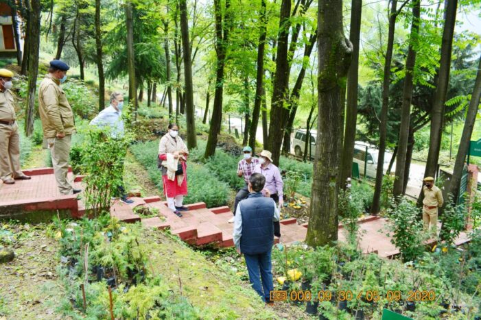 Commissioner Secretary visits Forest, Wildlife areas in Srinagar district