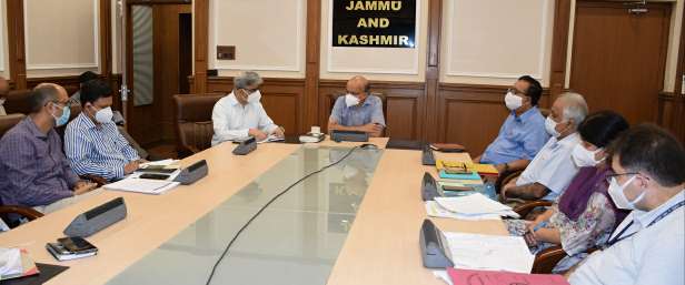 CS reviews Covid-19 management in Jammu GMC, AHs