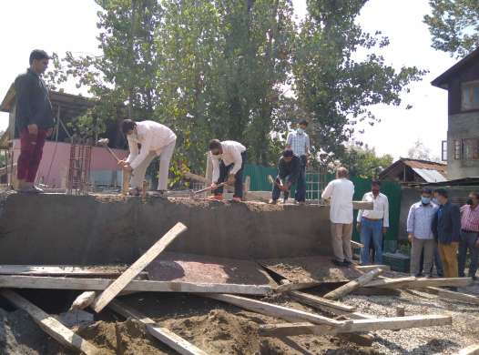 LAWDA conducts demolition drive in several Srinagar areas