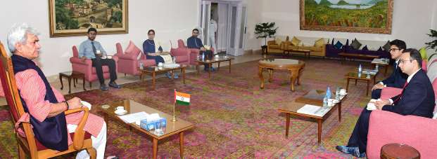 Lt Governor meets Civil Services Qualifiers