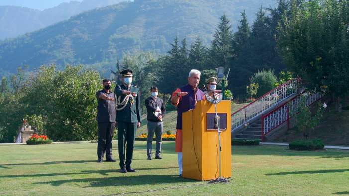 Lt Governor administers Swachhta Pledge to officers, officials of Raj Bhavan and Civil Secretariat