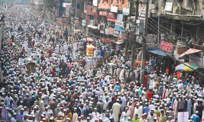 Huge rally in Bangladesh as backlash against Macron widens