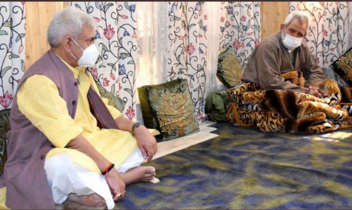 LG Sinha visits slain Babar Qadri’s family, assures support LG Sinha visits slain Babar Qadri’s family, assures support