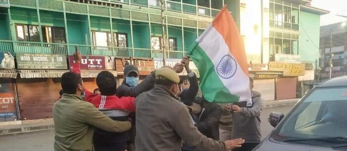 Police detains three BJP leaders for hoisting tri-color at Lal Chowk