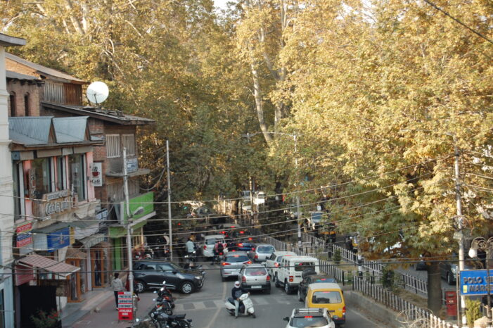 Frequent traffic jams in Srinagar irk people