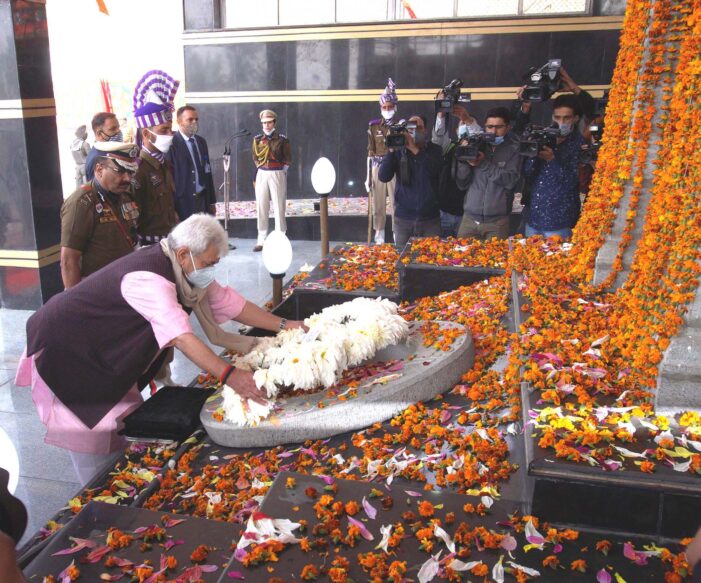 Lt Governor pays rich tributes to Police Martyrs; lays floral wreath at the Martyrs’ Memorial