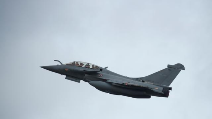 Sonic boom from fighter jet rattles Paris