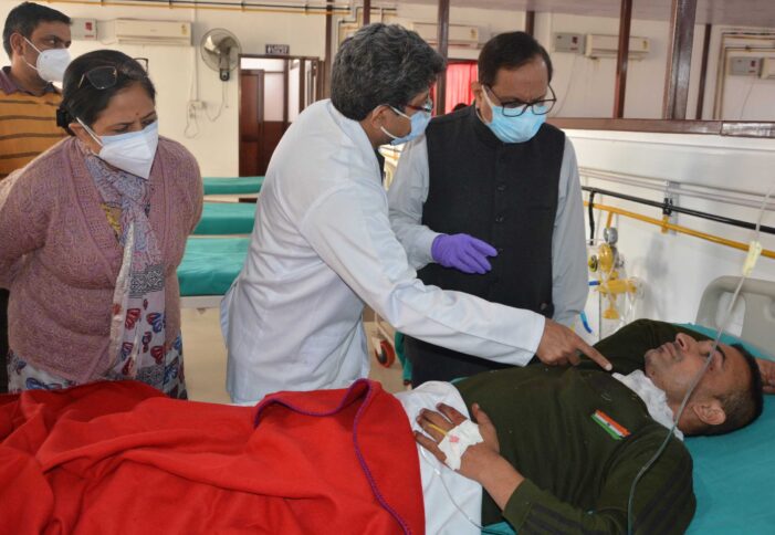 Advisor Bhatnagar meets injured JKP Jawans at GMC Jammu Advisor Bhatnagar meets injured JKP Jawans at GMC Jammu