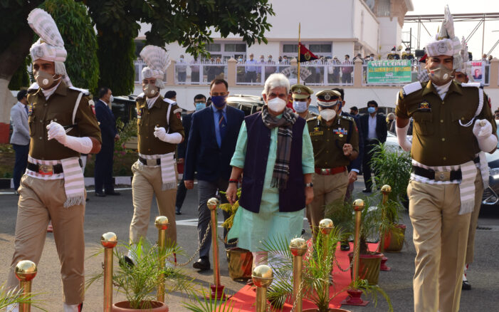 Darbar resumes full functioning at Jammu; Lt Governor accorded Ceremonial Reception at Civil Secretariat
