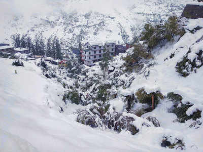 Doda Receives Fresh Snowfall, Attracts Tourists From Across India