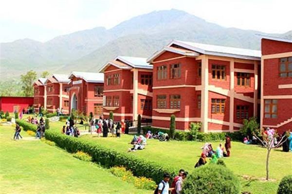 IUST parks bus fleet, students face hardships to appear in examination IUST parks bus fleet, students face hardships to appear in examination