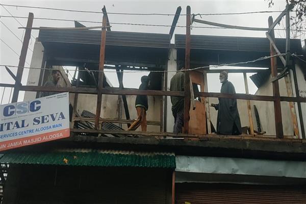 Fire damages 10 structures in Aloosa B’pora Fire damages 10 structures in Aloosa B’pora