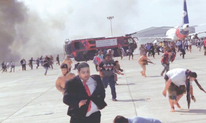 Yemen airport blasts kill 26 as govt plane arrives