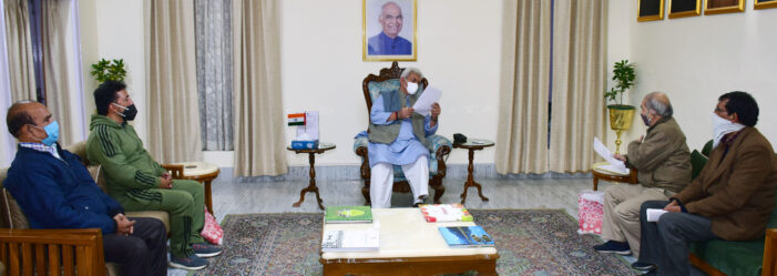 Delegation of Weavers and Artisans calls on Lt Governor