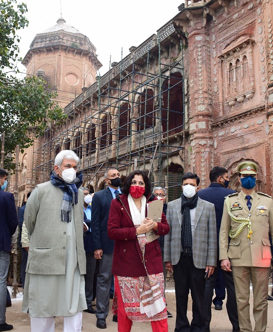 Lt Governor visits Mubarak Mandi complex, inspects ongoing restoration and renovation works