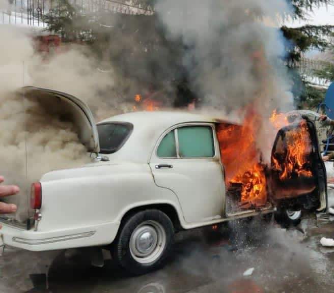 IG CRPF’s bulletproof vehicle damaged in blaze on Gupkar road IG CRPF’s bulletproof vehicle damaged in blaze on Gupkar road