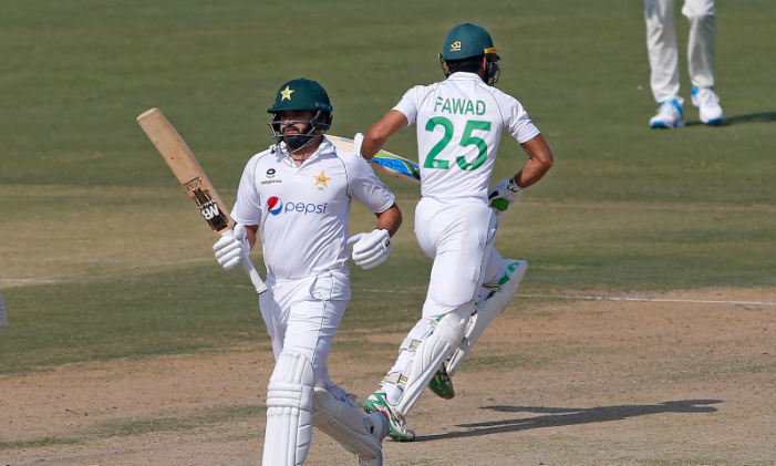 Azhar Ali, Fawad Alam stand firm against South Africa in first Test