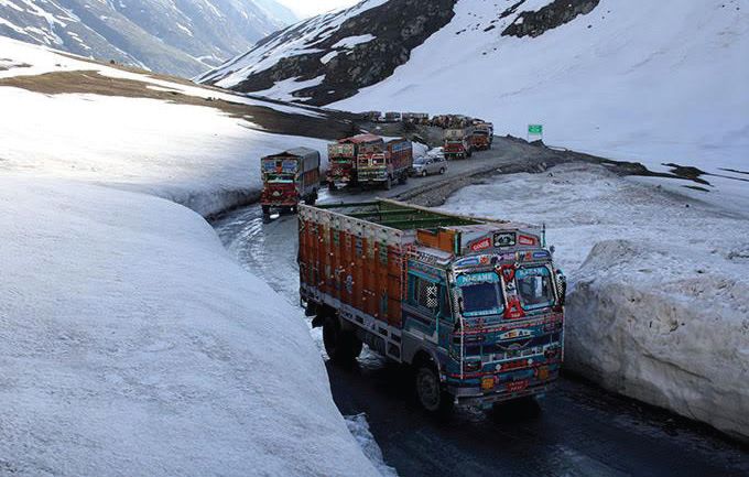 Srinagar-Jammu highway cleared of snow, debris; stranded vehicles allowed to ply as of now Srinagar-Jammu highway cleared of snow, debris; stranded vehicles allowed to ply as of now