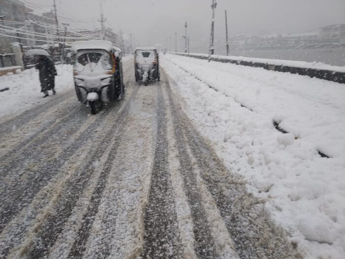 Efforts on to clear roads, will take few more hours: DC Srinagar Efforts on to clear roads, will take few more hours: DC Srinagar