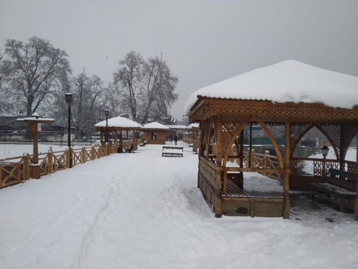 Fresh snowfall in Kashmir amid ‘dry weather forecast’ Fresh snowfall in Kashmir amid ‘dry weather forecast’