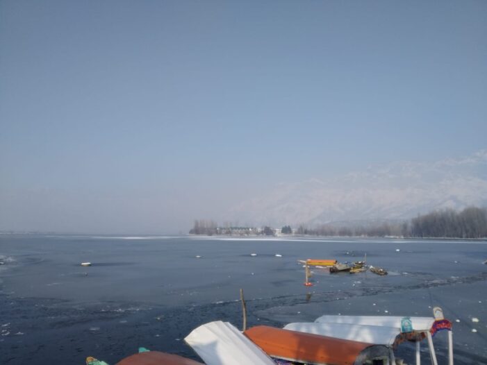 Freezing Cold Unabated in Kashmir, Minus 7.0°C In Srinagar Freezing Cold Unabated in Kashmir, Minus 7.0°C In Srinagar