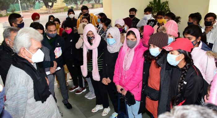 Lt Governor flags off Girls Contingent for 15 day Ski Course & Training at Gulmarg Lt Governor flags off Girls Contingent for 15 day Ski Course & Training at Gulmarg