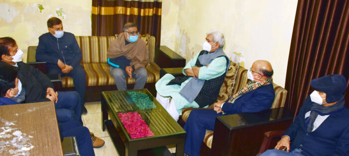 Lt Governor visits family of Krishan Dev Sethi, offers heartfelt condolences to the bereaved family members