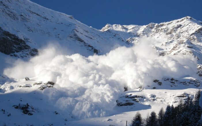 Low danger level avalanche warning issued for 4 districts