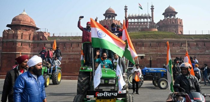 Tractor Rally: Protesting Farmers Reach Red Fort; Tear Gas Used By Police In Other Places