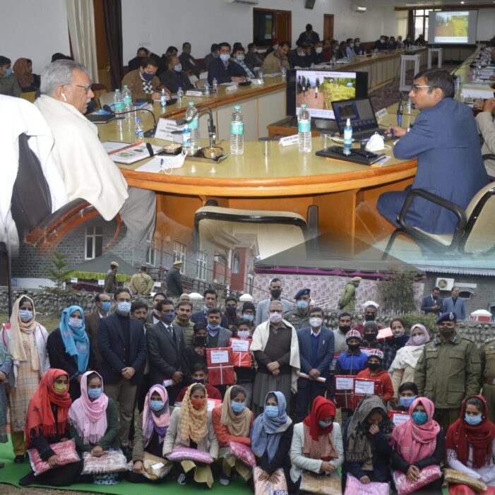 Advisor Farooq Khan visits Poonch; reviews development projects Advisor Farooq Khan visits Poonch; reviews development projects