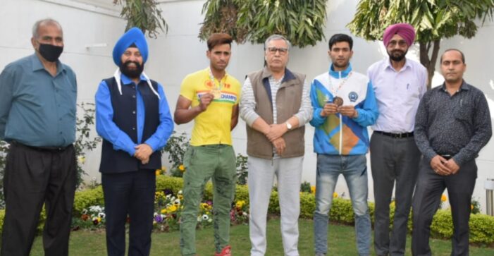 Advisor Farooq Khan interacts with medalists of 20 KM Mass-Start Cycling competition Advisor Farooq Khan interacts with medalists of 20 KM Mass-Start Cycling competition