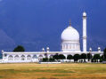 Eid-e-Milad-un-Nabi (SAW): Thousands attend night long prayers at Hazratbal