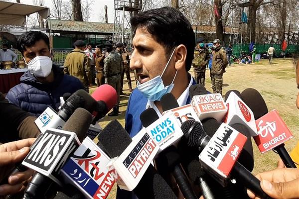Wearing Face masks mandatory, violators will be fined: DC Srinagar Wearing Face masks mandatory, violators will be fined: DC Srinagar