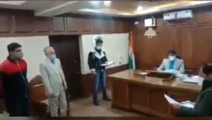 Video of a teacher thrashing student goes viral, case registered in Srinagar Video of a teacher thrashing student goes viral, case registered in Srinagar